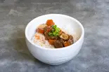 牛すじ丼 Bowl of Rice Topped with Beef Tendons Simmered in Soy Sauce（麺屋ジャイアン 田無本店）