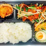 ニラレバ弁当（福餃子）