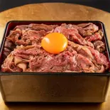 (卵黄入り)割りしたで作る黒毛和牛丼 和牛大盛(和牛160g、米200g)（黒毛和牛すきやき丼 前田 弘明寺店）
