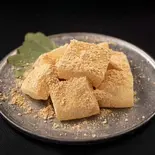厳選わらびもち きなこ Specially Chosen Warabi Mochi Kinako（黒毛和牛すきやき丼 前田 弘明寺店）