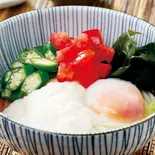ざく切りトマトの山かけ温玉 冷しうどん【深夜】（名物！出汁の効いたカレーうどん新中野 亀一）