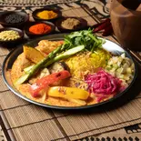 ベジタブルスパイスカレー【チキン付き】 Spicy Vegetable Curry（スリランカ スパイスカレー 天満店 Sri Lanka Spice Curry）