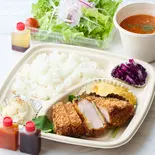 低温調理仕込みの肉厚とんかつ(スープ、サラダ付き)（Iron Base）