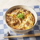 肉の旨味あふれる 牛カルビ卵とじ丼（丼ぶりとうどん つるや 東葛西店）