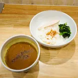 ほうれん草魚介豚骨チキンカレー(フライドオニオン、しっとり国産鶏胸肉1枚、ほうれん草)（ラーメン屋が本気でカレー作ってみた。）