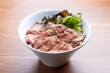 和牛カルビ丼（ニクタラシ金山店）