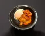 温玉韓国キムチ Kimchi with Soft-Boiled Egg（からだ喜ぶ！東京カオマンガイ 名楽町店）