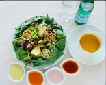 ナッツ＆豆類のウェルネスサラダ(ヴィーガン対応)+季節のポタージュとスパークリングウォーター（【シェフ厳選の地場野菜】野菜レストランさいとう）