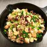 ガーリックチャーハン Garlic Fried Rice（鉄板焼くるみ）