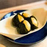 出汁と醤油にこだわった！磯部もち1舟8粒入！（つきたて餅雅や）