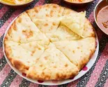 とろとろチーズナン Cheese Naan（アジアンレストラン生田カリー）