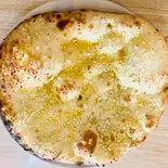 ガーリックチーズナンGARLIC CHEESE NAN（BAJE）