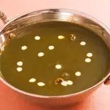 チキンほうれん草Chicken ＆ Spinach Curry（インド料理レストランスラジュ中百舌鳥店）