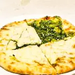 ほうれん草チーズナン horenso cheese（AGNI アグニ 調布）