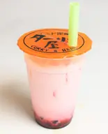 【2】イチゴラッシータピオカ Mサイズ(Strawberry Lassi Tapioca)（インド定食ターリー屋 渋谷並木橋店）