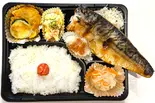 自慢の鯖塩焼き弁当（家庭料理 酒処 みなみ食堂）