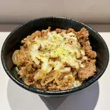 黒毛和牛チーズカルビ丼(肉タレ屋 なんばBAL店)