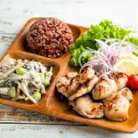 鶏もも塩麹焼き＆ごぼうサラダボックス（Body Make Cafe Tokyo ヘルシー＆ダイエットフード）