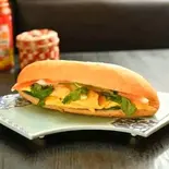 玉子とパテのバインミー( Bánh Mỳ Trứng )（ベトナム料理モク屋木場店）