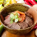 【キムチのせ】こだわり赤身のハラミ丼（本気のハラミ丼＆カルビ丼 焼肉じゅじゅ庵 京橋店）