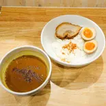 味玉魚介豚骨ポークカレー(フライドオニオン、豚チャーシュー1枚、味玉1個)（ラーメン屋が本気でカレー作ってみた。）