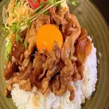 塩麹漬け豚バラのトロ卵照り焼き丼(生野菜・大人気の自家製ポテトサラダ付き)（cool cafe 究極の塩麹フワトロハンバーグ）