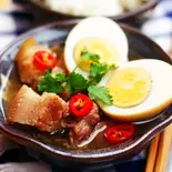 豚の角煮と煮卵 ～ココナッツジュース煮～（ベトナム料理店 ホイアン大阪店）