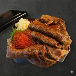 大判和牛3枚【特上】特選和牛3枚重ね(いくら添え)(富安 和食丼ぶり 住吉大社店)