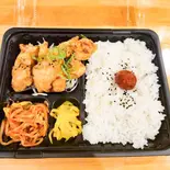ニンニク醤油味チキン弁当（momodakni chicken＆beer）