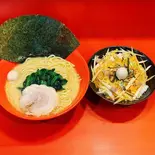 ラーメン +辛ネギチャ丼(横浜家系ラーメン 赤家 都立家政店)