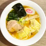 ワンタン麺（中華たかまる）