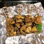 鶏の四部位ミックス塩炭火焼(皮・せせり・ぼんじり・親鶏もも)(地鶏食堂じん.日赤通り)