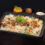 マトンビリヤニデザートグリーンサラダMutton biryani dessert green salad（本格カレースターケバブ ビリヤニ ハラル専門店）