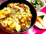 マーボー丼（Pink Tiger）