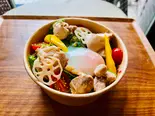 【サラダボウル】しっとりチキンマリネ丼（スナフキッチン）