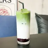 いちご抹茶ラテ Strawberry Matcha Latte（bego オープンサンド＆カフェ ヴィーガン対応）