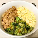 三色丼（KitchenBarぐりむ）