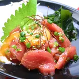 本まぐろ中とろコチュジャンユッケ(本まぐろ中とろ切り落としと次の肉料理 マキバスタイル 芝浦店)