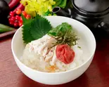 【出汁香る】京地鶏のほぐしささみと紀州梅の大葉のせ茶漬け（出汁香る・京茶漬け専門処まみれ 心斎橋店）