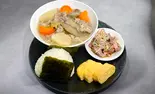 食べる豚汁スペシャルセットB(だし巻き玉子、お結び、燻製豚のねぎゴマ和え)（おかず豚汁×健康玄米）
