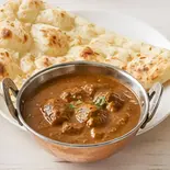 マトンカレーとナン（インド料理ウッタム）