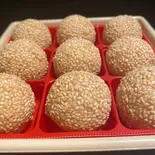 抹茶ごま団子9個入り（中華工房 龍伸）