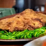 Tallarín al Pesto con Bistec Apanado/ビーフステーキのパン粉焼き ・ほうれん草のバジルクリーミーソースのスパゲッティ（Lima Grill ペルー料理）