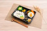 【オリジナルオニオンソース】手ごねハンバーグ弁当(白米)※つや姫（山形県飯豊町アンテナショップ IIDE）