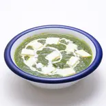 ほうれん草ベースのパニールカレー SAG PANEER CURRY (ナーンORライス付き)（インド＆アジアンレストラン シルザナ 護国寺）