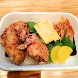 唐揚げ弁当（焼きおにぎりと焼き魚 えんむすび）