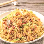 海鲜炒小米粉烧(ビーフン)（中国料理 壺家大排档）