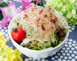 サラダ（【名物！丸々一本角煮丼】大将のうまとろ食感じっくり煮込み）