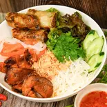 ブンスペシャル(ブン+お肉+春巻き2本)（バインミーサイゴンフレッシュポールタウン店）