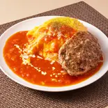 定番の完熟トマトソースオムライス×ハンバーグ（ふわとろオムライス フレッシュエッグス 博多店）
